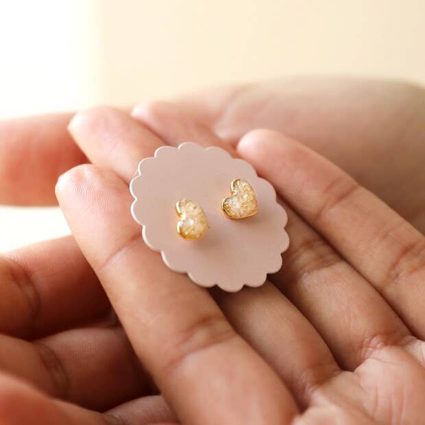 Shell Heart Stud Earrings in Gold