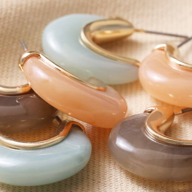 Cocoa Organic Resin Hoop Earrings in Gold