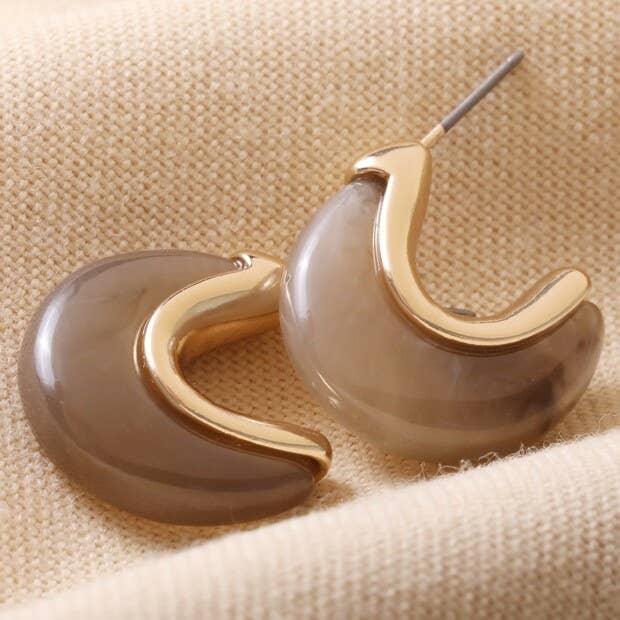 Cocoa Organic Resin Hoop Earrings in Gold