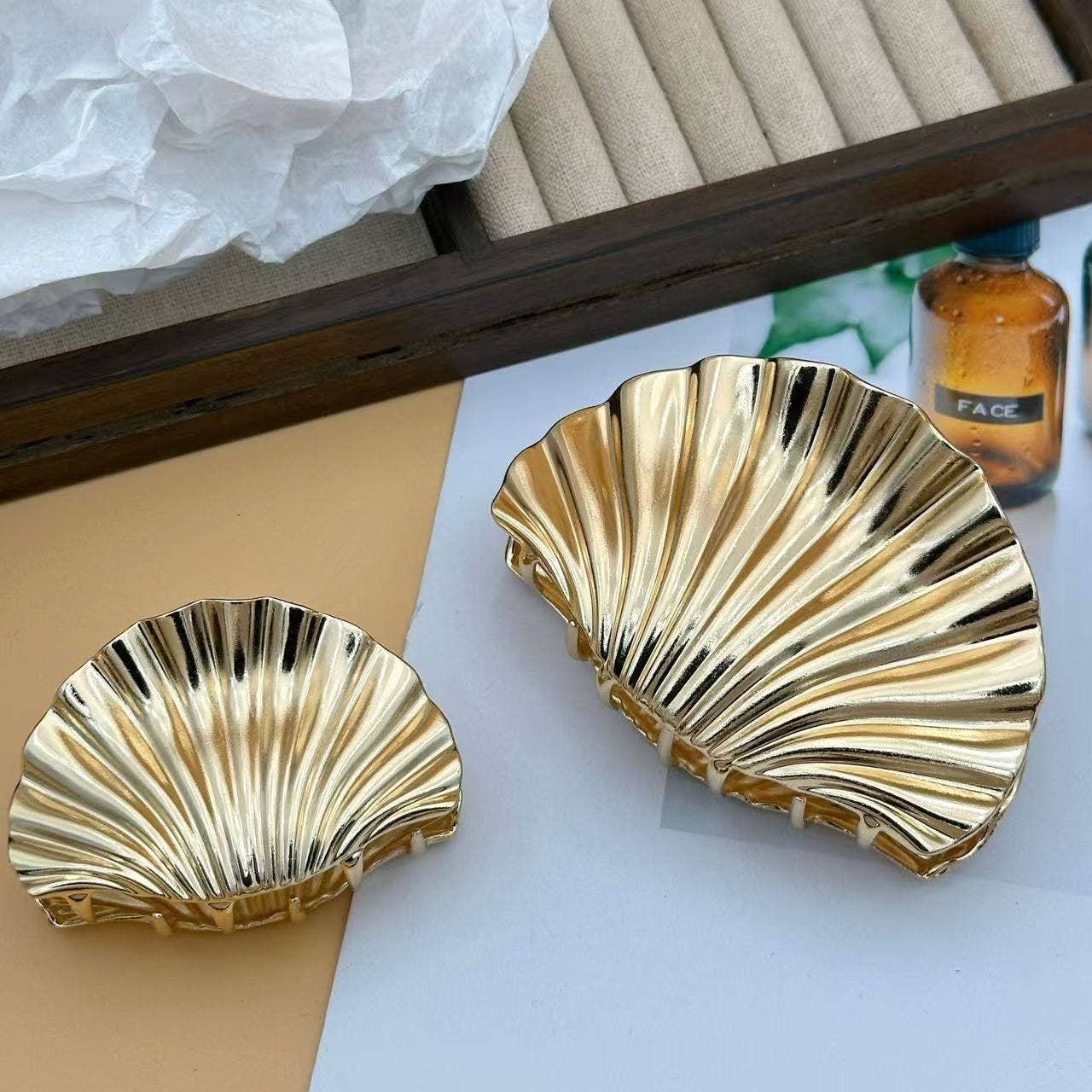 Golden Shell Hair Claw