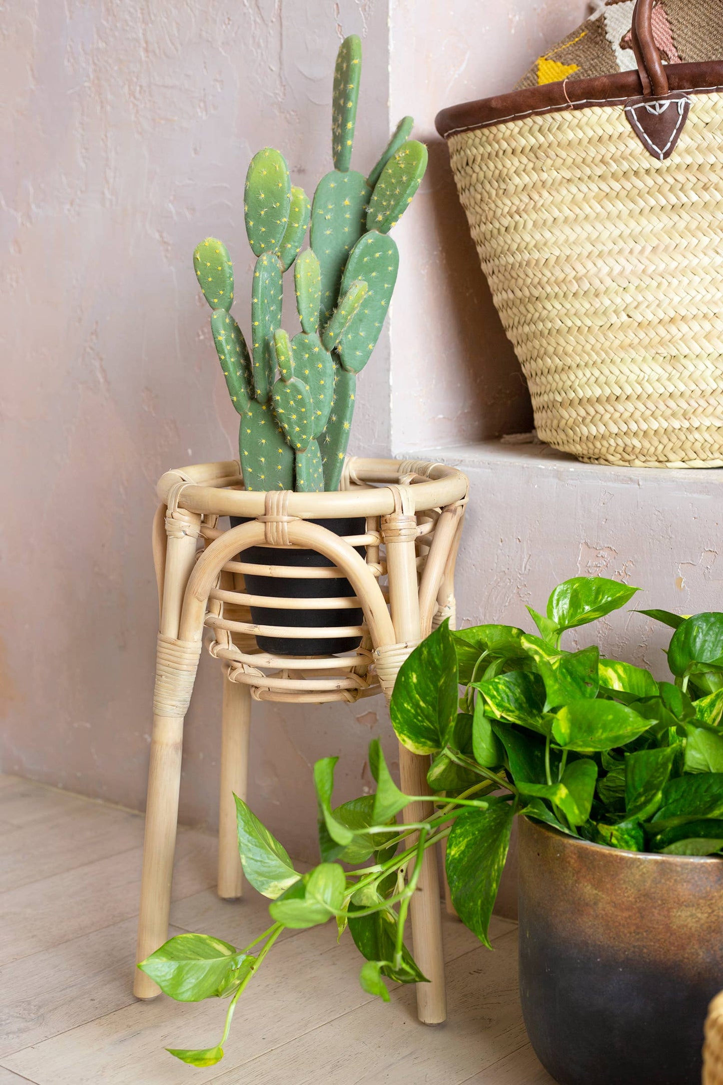 RATTAN PLANT STAND