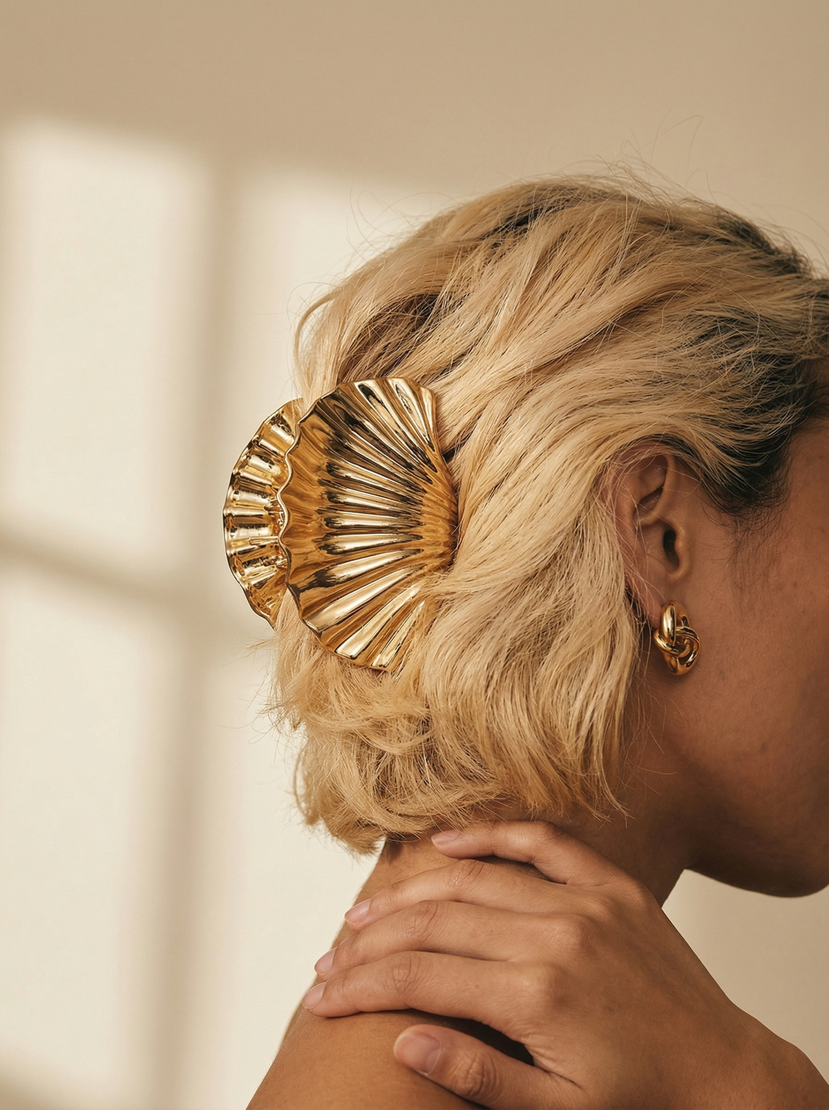Golden Shell Hair Claw