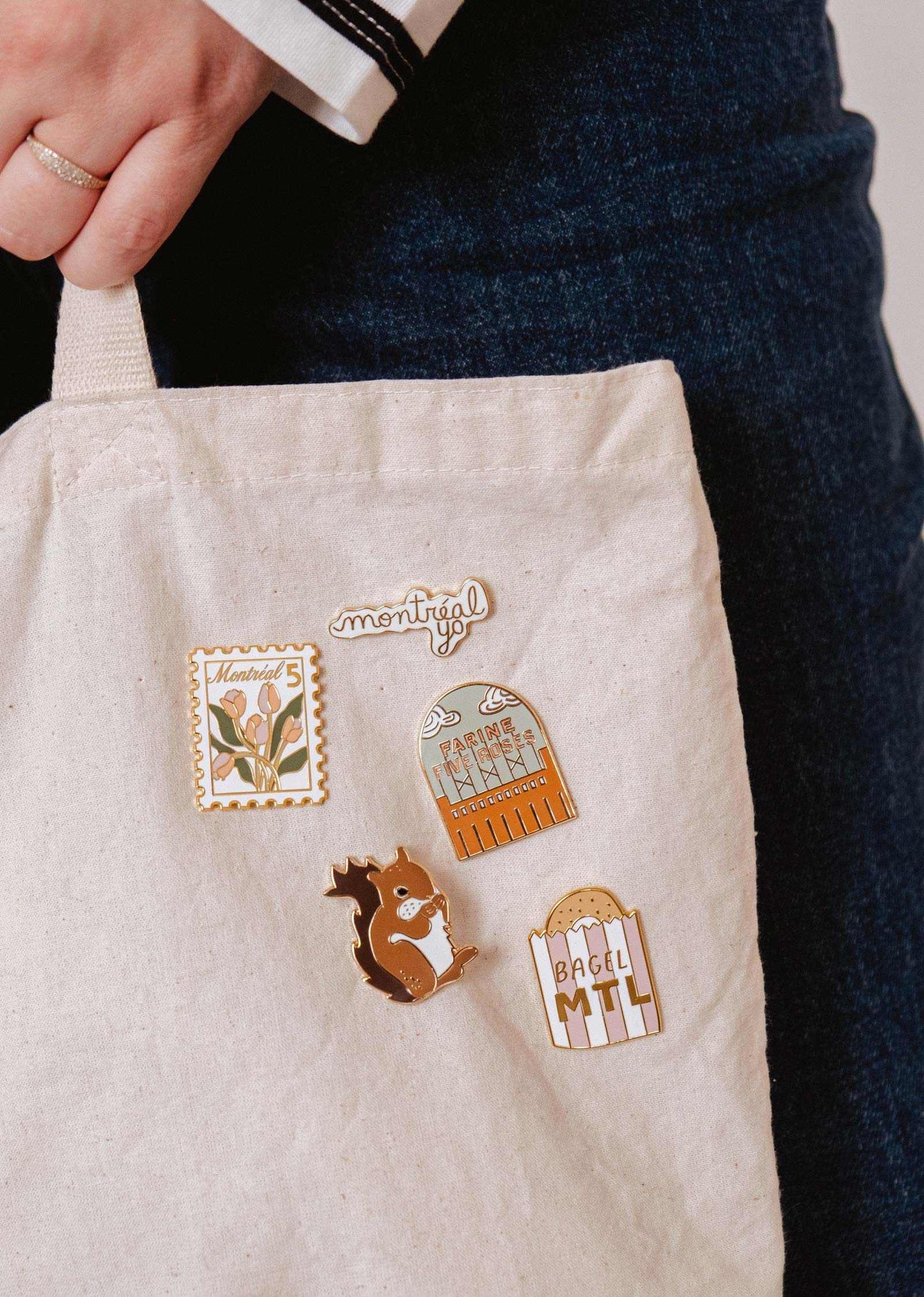 Montréal Stamp Enamel Pin