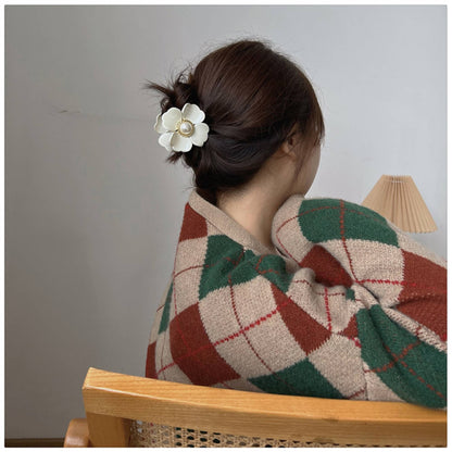 Pearl Blossom Hair Claw