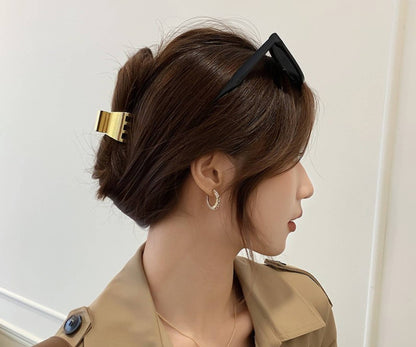 Small Golden Arc Hair Clip