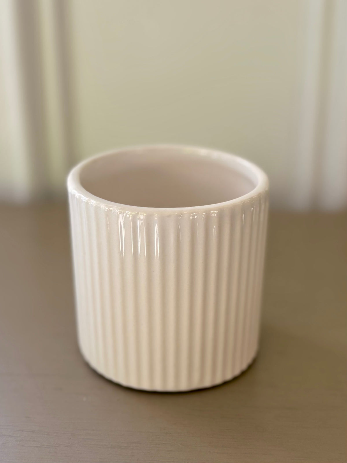Shiny White Dolomite Pot