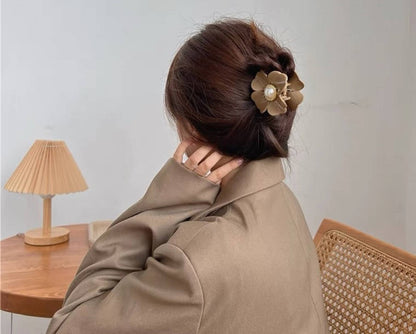 Pearl Blossom Hair Claw