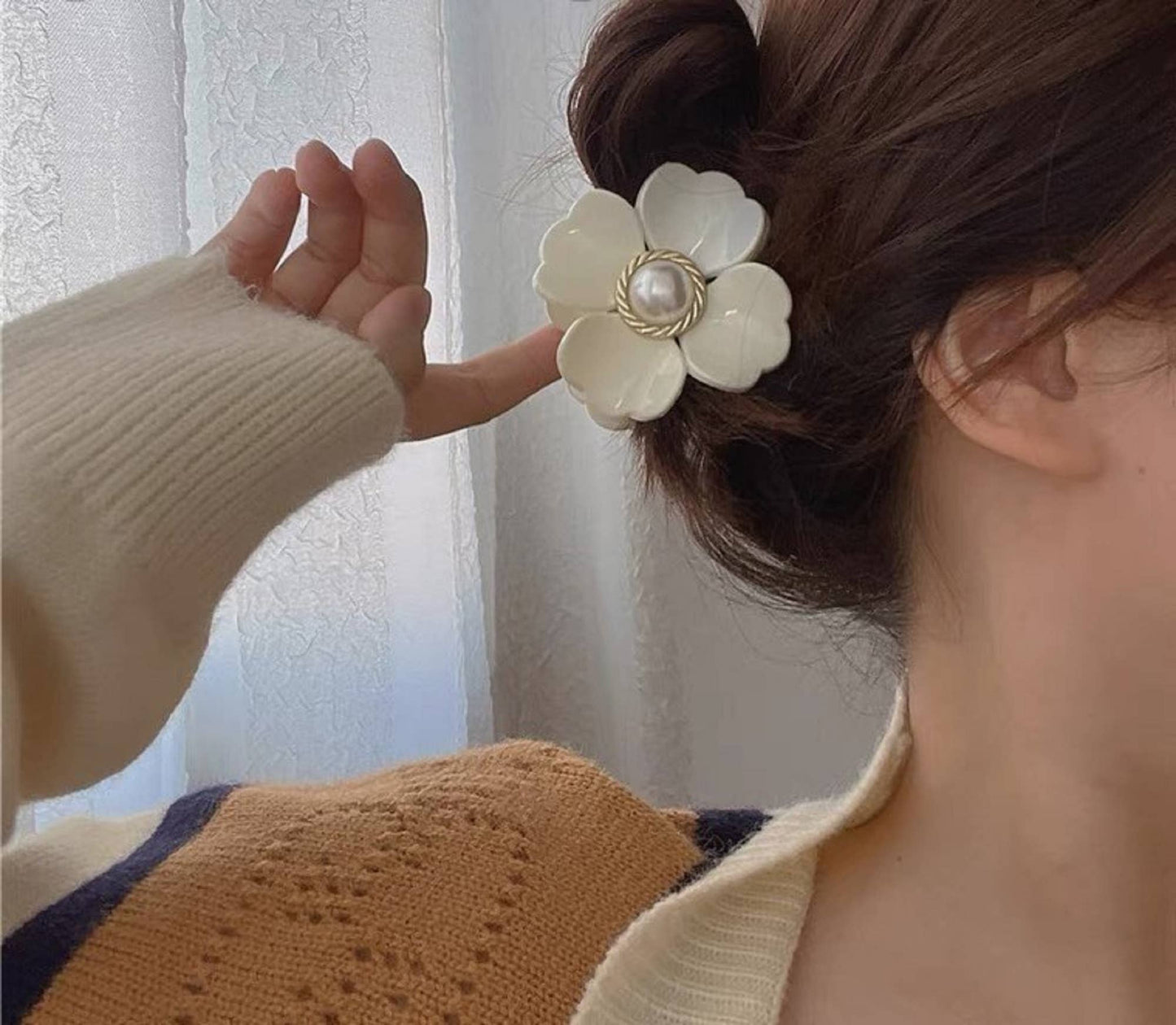 Pearl Blossom Hair Claw
